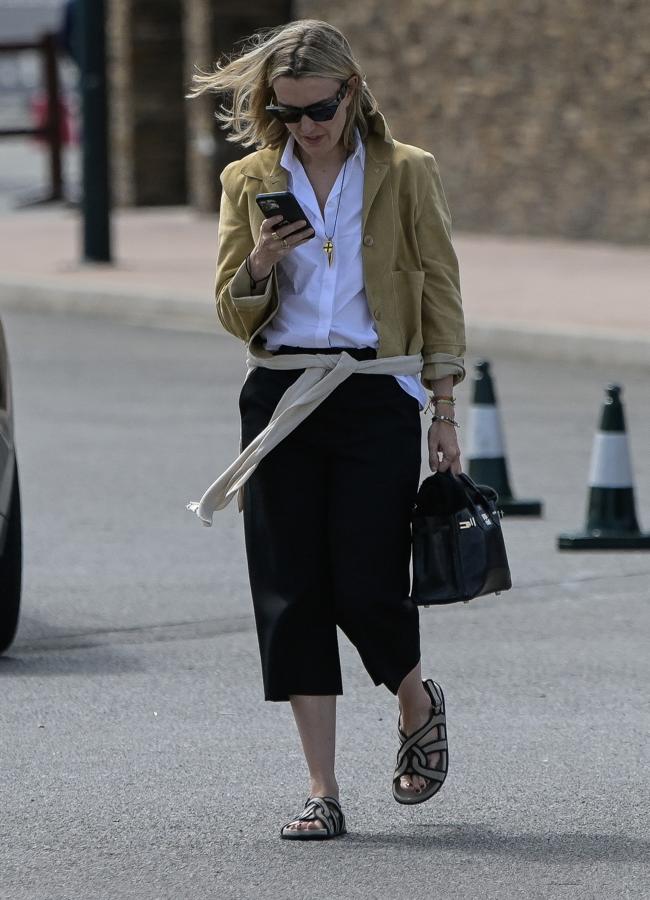 Marta Ortega con bermudas negras. Foto: Getty.