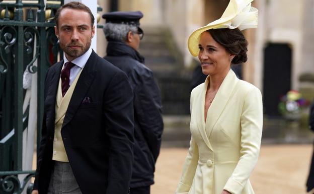 Pippa y James Middleton en la coronación de Carlos III de Inglaterra. 