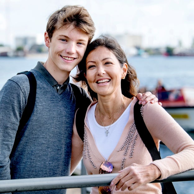 El conde Félix de Dinamarca con su madre, Alexandra Manley. 