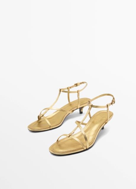 Sandalias doradas de Massimo Dutti (79,95 euros)