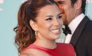 Eva Longoria arrasa en Marbella con un vestido de invitada made in Spain y diseñado por Vicky Martín Berrocal