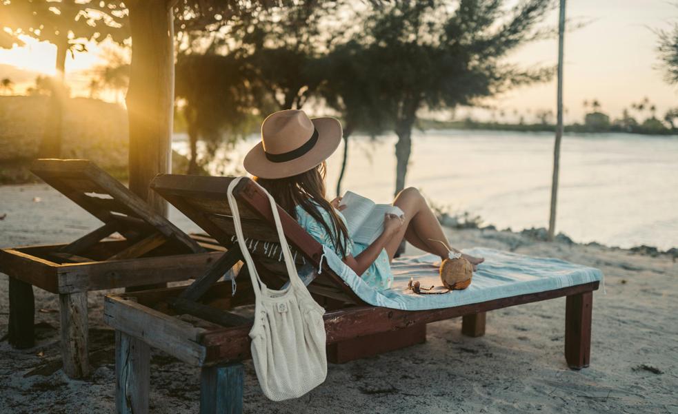 Los 10 mejores libros para llevar a la playa (que se han convertido en series de televisión de éxito)