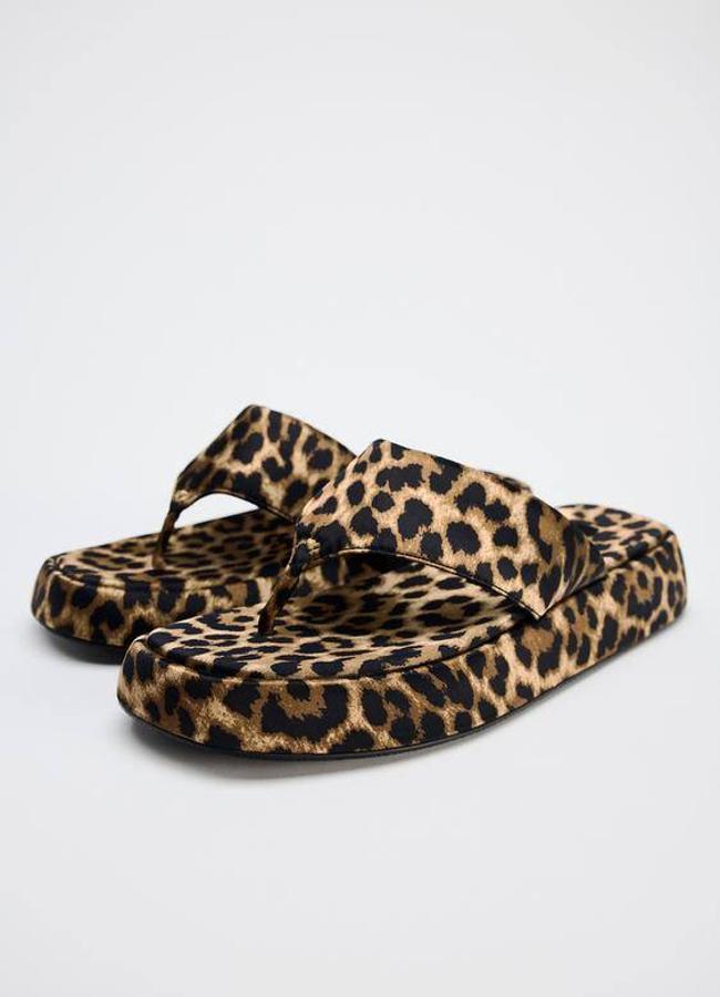 Sandalias planas de plataforma con estampado de leopardo