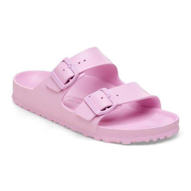 Sandalias en color rosa de Birkenstock (50 euros).