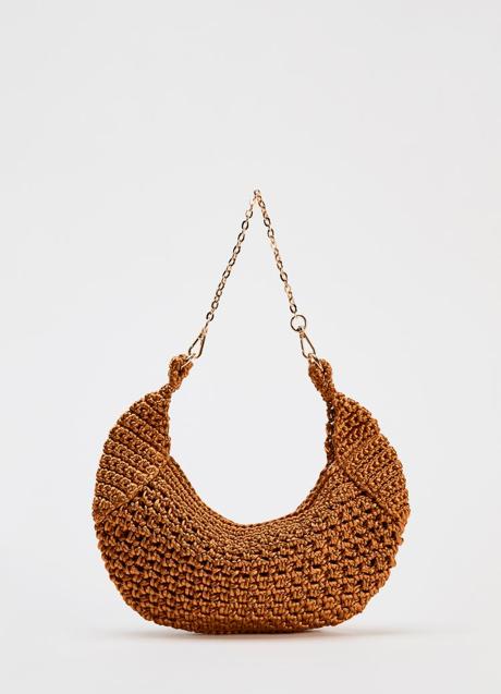 Bolso de rafia de Zara (31,99 euros)