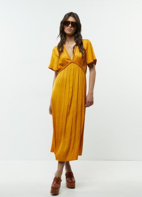 Vestido midi de Sfera (45,99 euros)