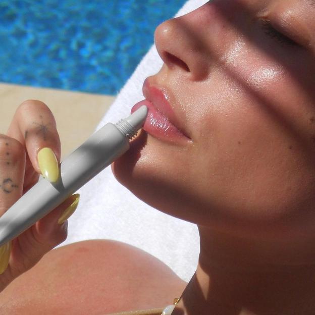 Uñas en amarillo, el color estrella de manicura de este verano