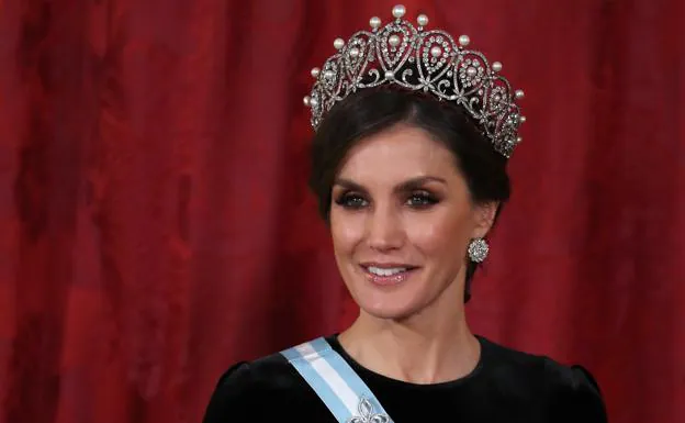 Doña Letizia luciendo la tiara rusa en 2018. 