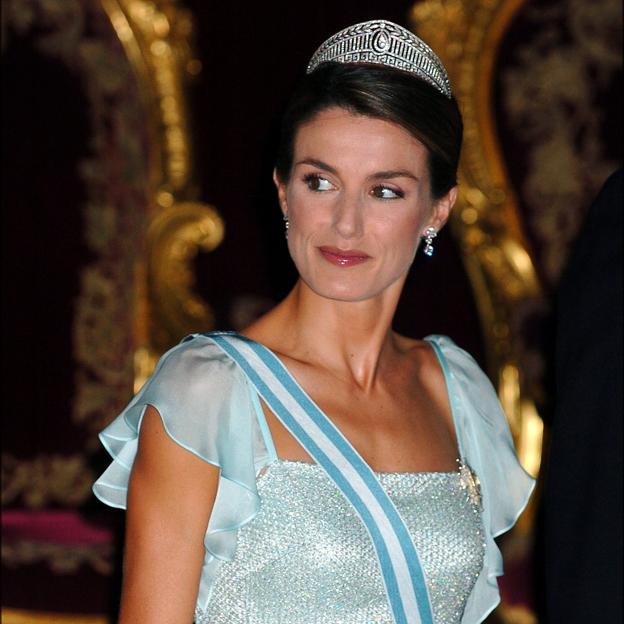 Las joyas de la reina María Cristina de Habsburgo que han llegado al joyero de Letizia: tiaras, broches y el collar de 25 perlas