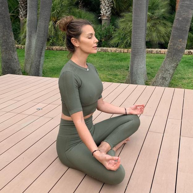 Las tres posturas de yoga que mejoran la movilidad de las articulaciones a partir de los 50