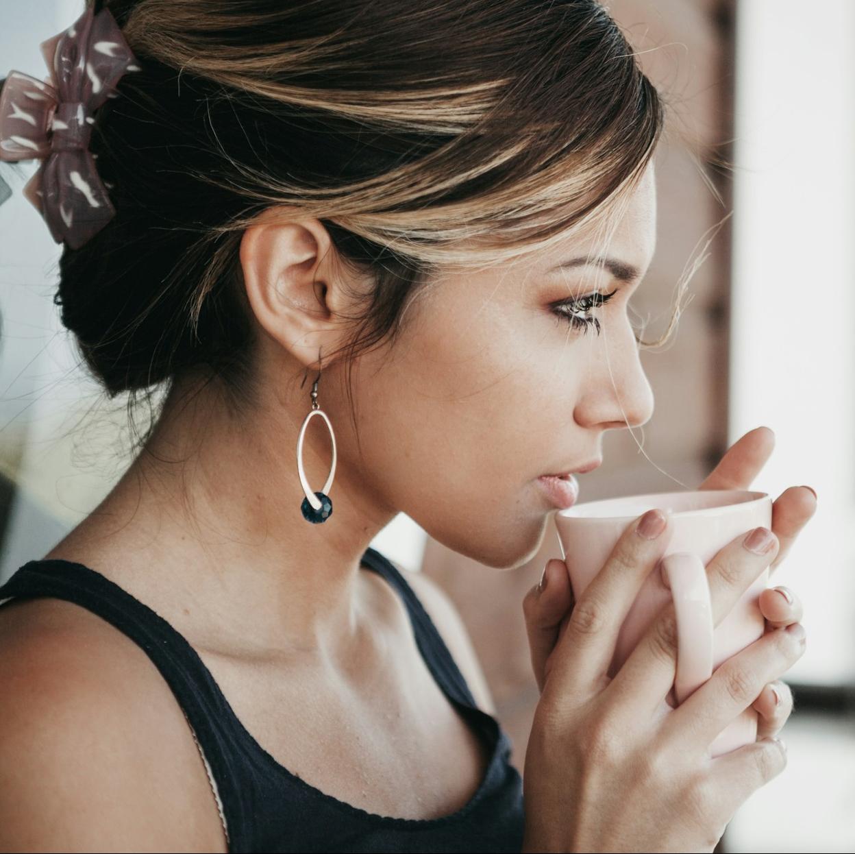 El té negro con limón refresca mucho si se toma con hielo. /Foto de Candice Picard en Unsplash.