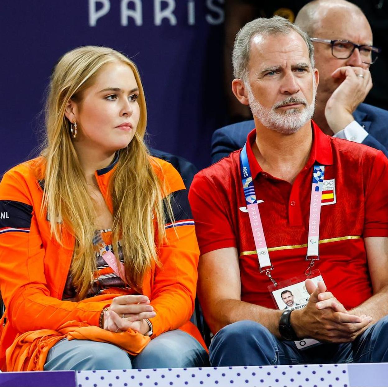 Amalia de Holanda y el rey Felipe en la final olímpia de 3x3./gtres