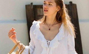 Estas blusas de volantes tan favorecedoras son la tendencia que hará estilosos tus looks con vaqueros