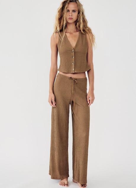 Chaleco de punto de Zara (17,99 euros)