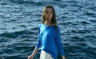 Lo nuevo de Zara de la semana: vestidos blancos, blusas románticas y jerséis de entretiempo