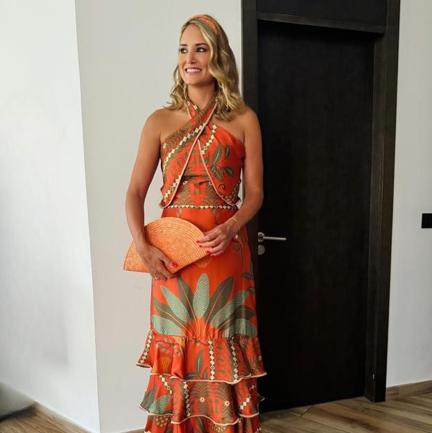 Dónde comprar los bolsos en forma de abanico que triunfan entre las invitadas