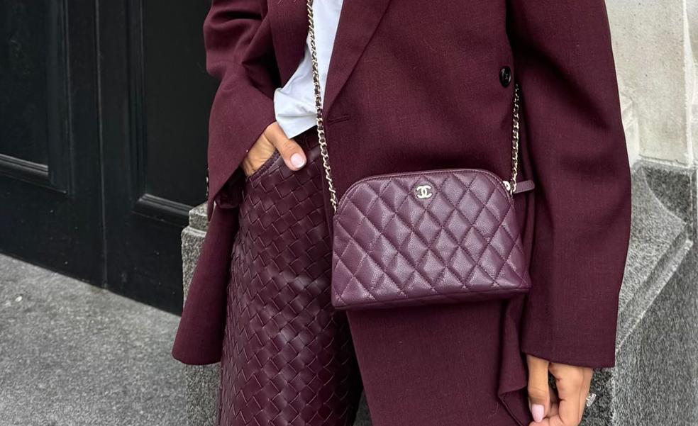 Los bolsos burdeos están por todas partes: seis modelos de tamaño perfecto buenos y ponibles