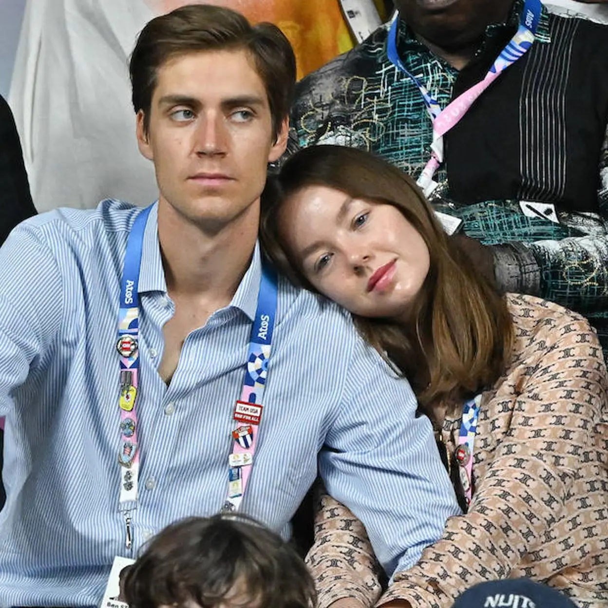 Alexandra de Hannover en una tierna imagen junto a su novio en París.