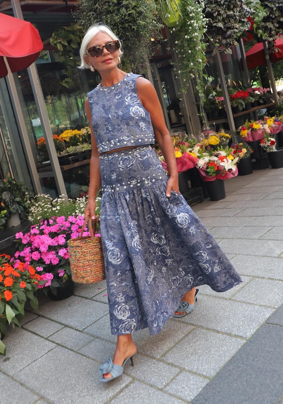 Faldas largas de las últimas rebajas para llevar a los 50 y conseguir un efecto antiedad