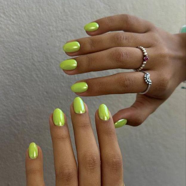 Uñas verde flubber cromadas o glaseadas