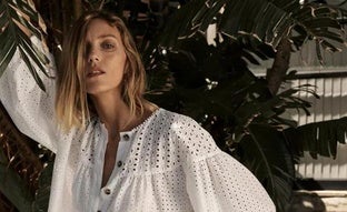 Las novedades más deseadas de Sfera: vestidos de colores, camisas blancas y faldas midi de efecto piel