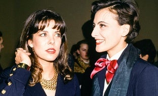 La fascinante vida de Inès de la Fressange, la mejor amiga de Carolina de Mónaco que perdió a su marido de forma trágica y definió la elegancia de las francesas