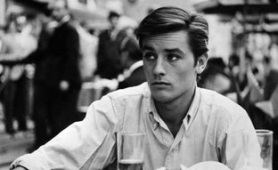 Por qué Alain Delon, el hombre más guapo del mundo, se convirtió en el actor más odiado del cine francés