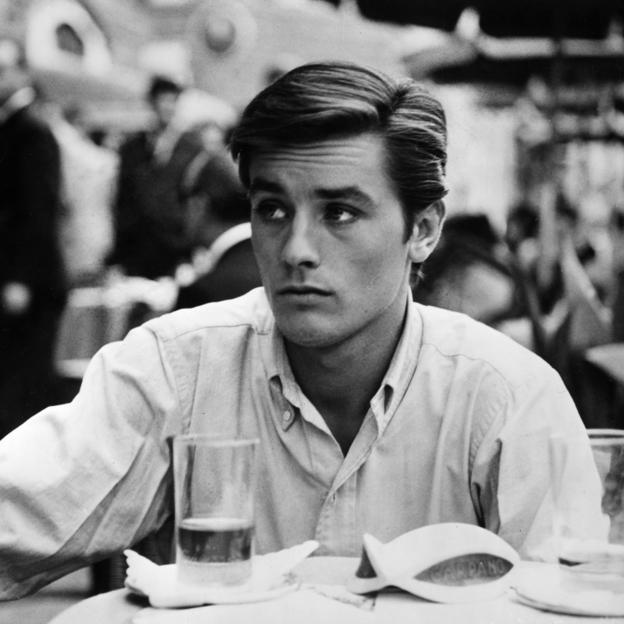 Por qué Alain Delon, el hombre más guapo del mundo, se convirtió en el actor más odiado del cine francés
