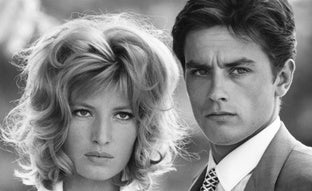 La herencia envenenada de Alain Delon: un testamento desigual a favor de su hija y un patrimonio a la venta de 100 millones de euros