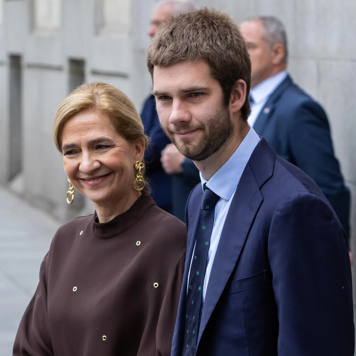 Juan Urdangarin junto a su madre, la infanta Cristina, en la boda del alcalde Almeida con Teresa Urquijo. /GETTY IMAGES