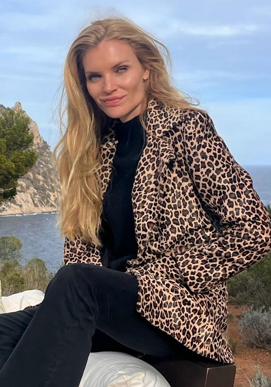 Del denim al animal print: estas son las chaquetas de entretiempo que van a llevar las mujeres de 50 mejor vestidas este otoño