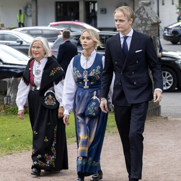 Marius Borg, hijo de Mette-Marit y Haakon de Noruega, junto a su otra exnovia, Juliane Snekkestad. 