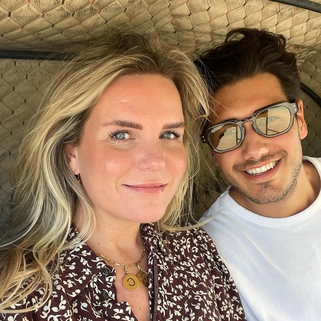  Lizzy Cachel Teubel, estilista personal de Amalia de Holanda, con su novio influencer Milan Carvalho. 