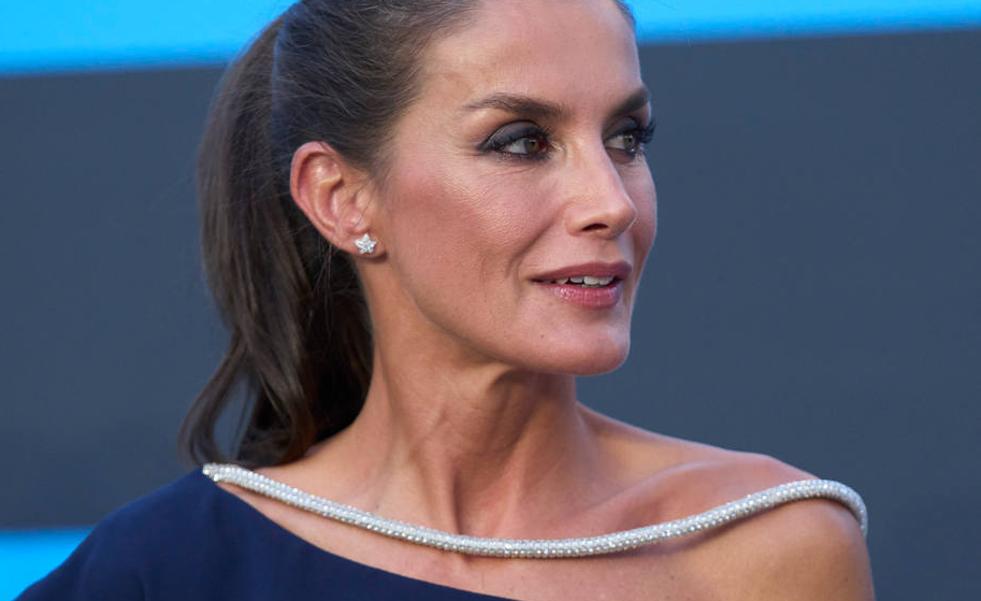 El vestido de invitada de Mango inspirado en uno de los más bonitos de la reina Letizia