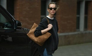 Bolsos shopper, el modelo más cómodo para llevar a la oficina en entretiempo y otoño