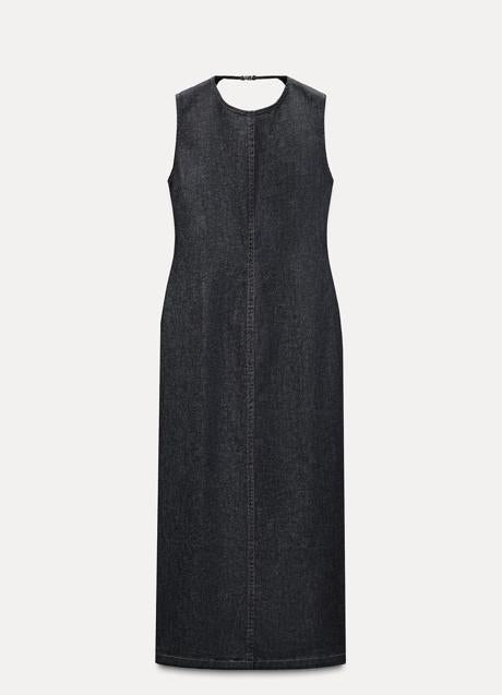 Vestido en tejido vaquero de Zara (39,99 euros)