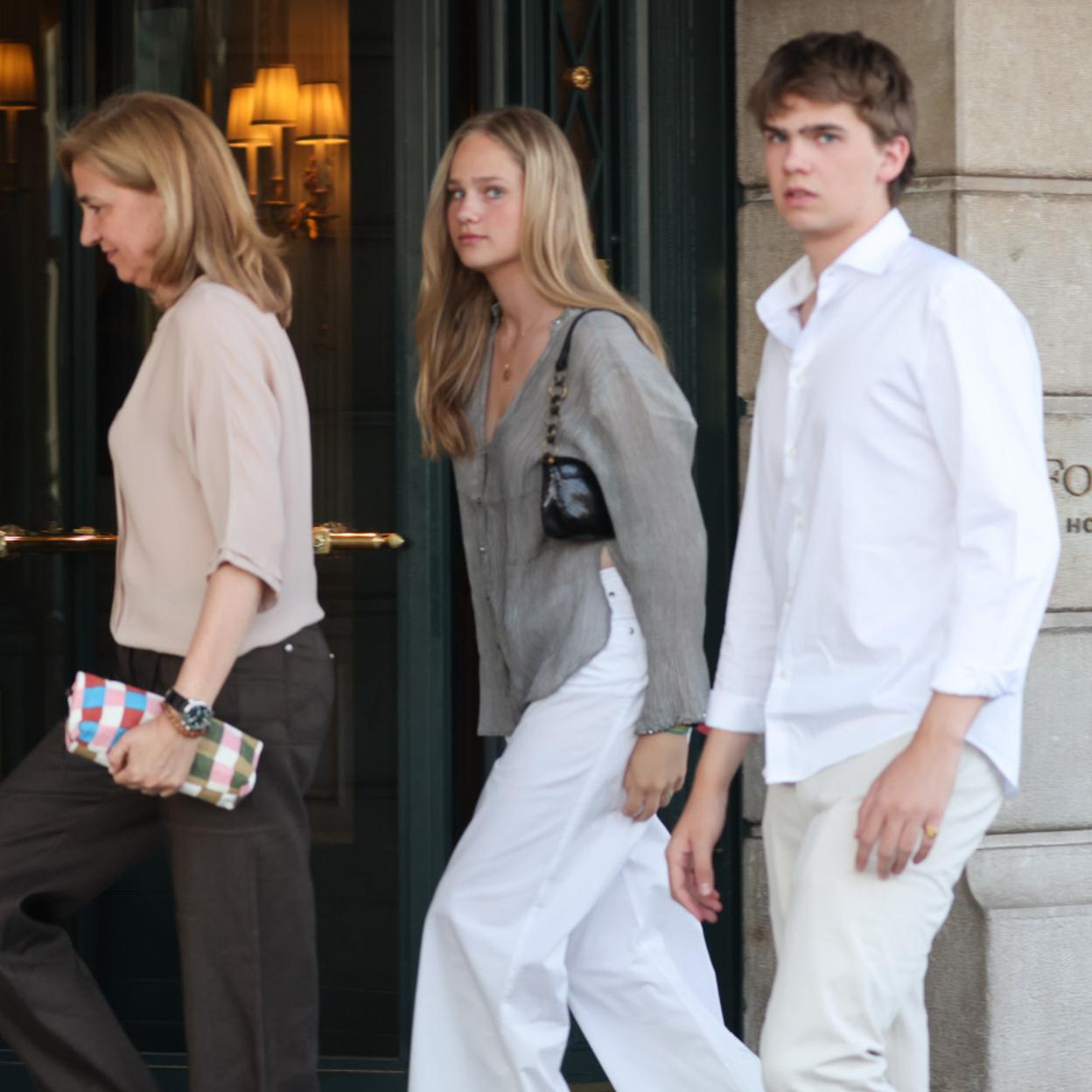 La infanta Cristina junto a sus hijos Irene y Miguel. /gtres