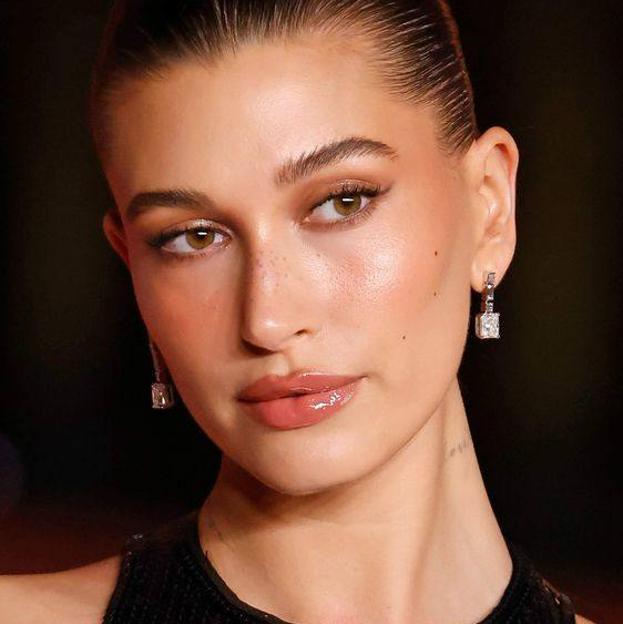 Aceites labiales que usan las famosas y expertas en belleza para mejorar el brillo y evitar los labios secos en otoño