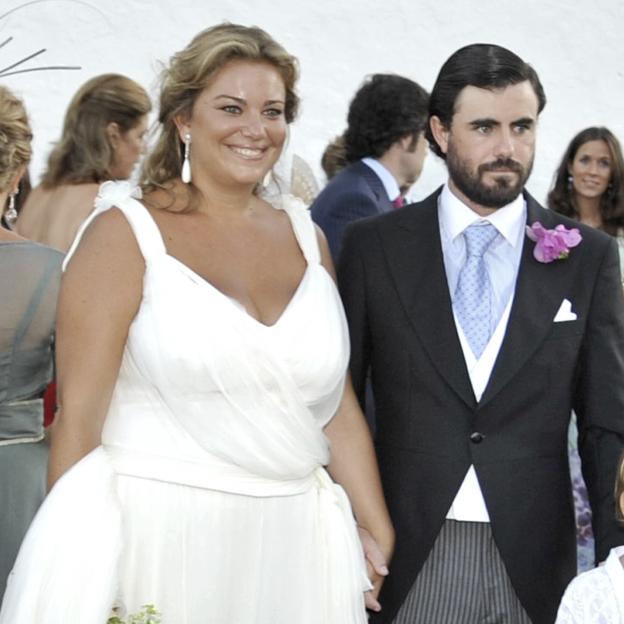 La historia de amor de Caritina Goyanes y Antonio Matos: de sus cuatro años de novios a su gran boda ibicenca