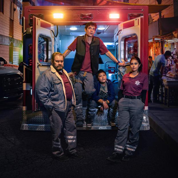 Imagen promocional de Familia de Medianoche, una seire ambientada en las calles de Ciudad de México.