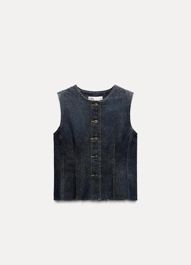 Chaleco en denim de Zara.