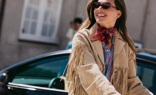 Cazadoras de flecos: la tendencia boho que triunfa este otoño y ha enamorado a las danesas