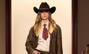 Las prendas de estilo western para llevar el look cowgirl tendencia en otoño 2024