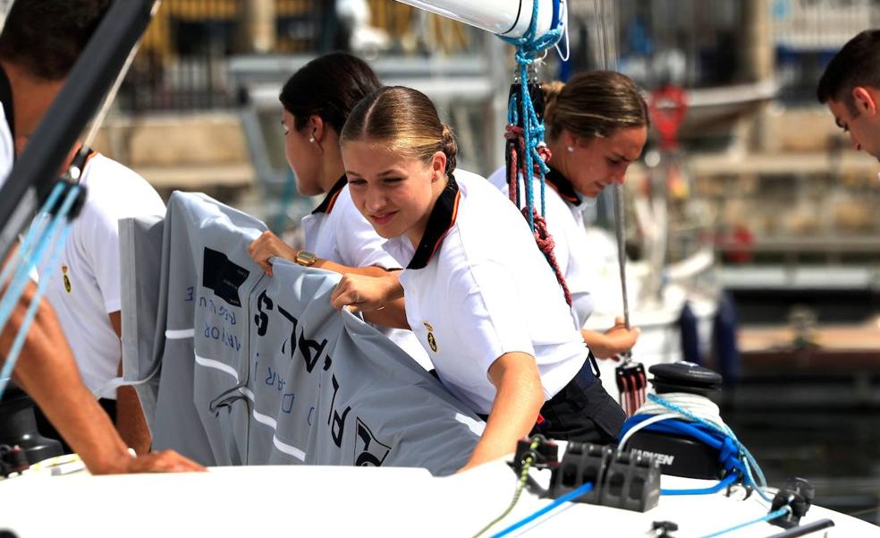 Lo que no se cuenta de Leonor en Marín: insegura en el barco, alumna distinguida y complejo de Pitufina