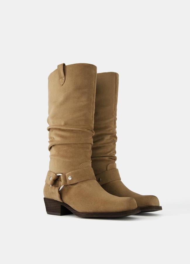 Botas de ante de Bershka.