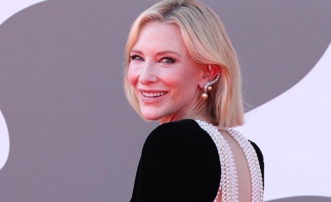 Los mejores looks del Festival de Venecia 2024: del mono de perlas de Cate Blanchett al vestido homenaje de Angelina Jolie