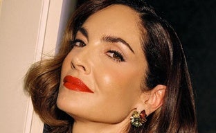 Labial rojo con efecto glossy lips, así es el acabado favorito de las celebrities en la alfombra roja