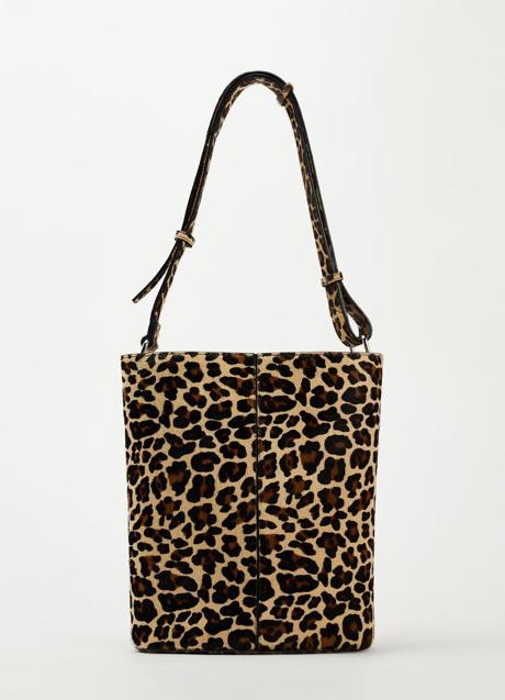 Bolso de leopardo de Zara (169 euros)