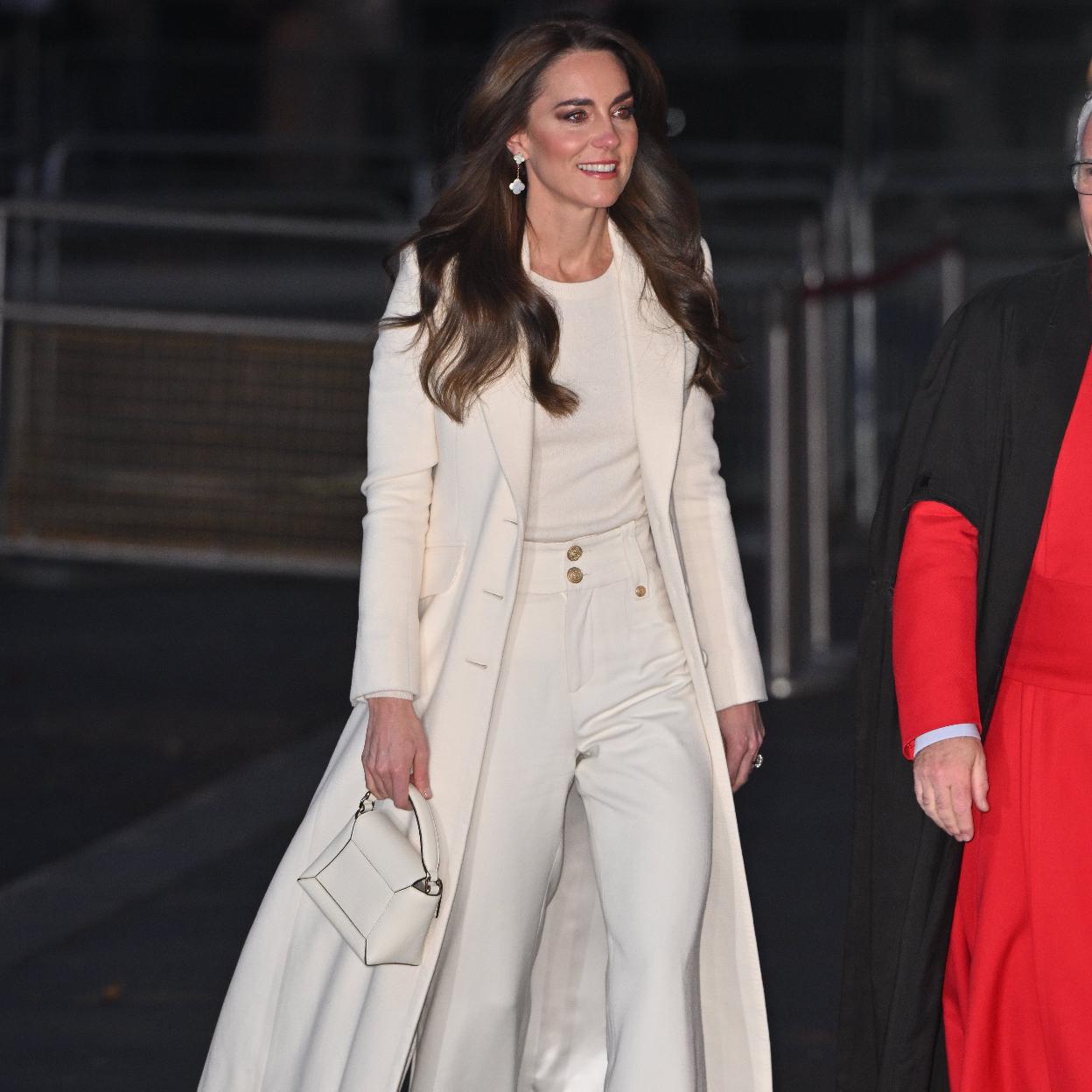 Kate Middleton con un bolso de Strathberry./gtres