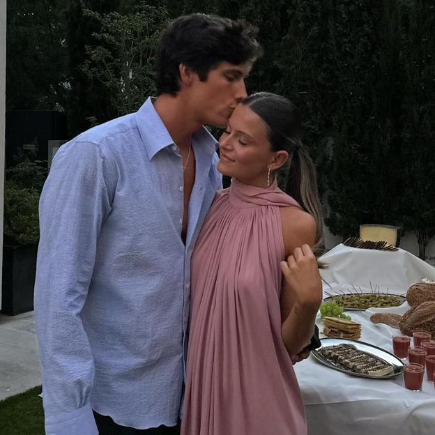 El conjunto de novia de Bea Gimeno para su boda con Nacho, hijo de Emilio Aragón: un original dos piezas con significado oculto